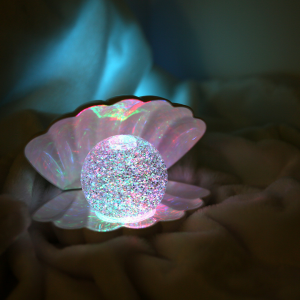 Lampe coquillage argentée à paillettes