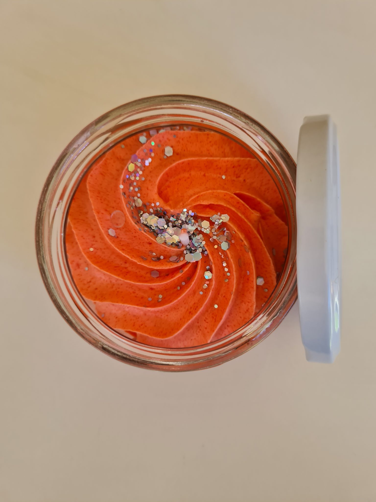 Bougie Pot Chantilly - Fraise / Sucre d'Orge – Image 3