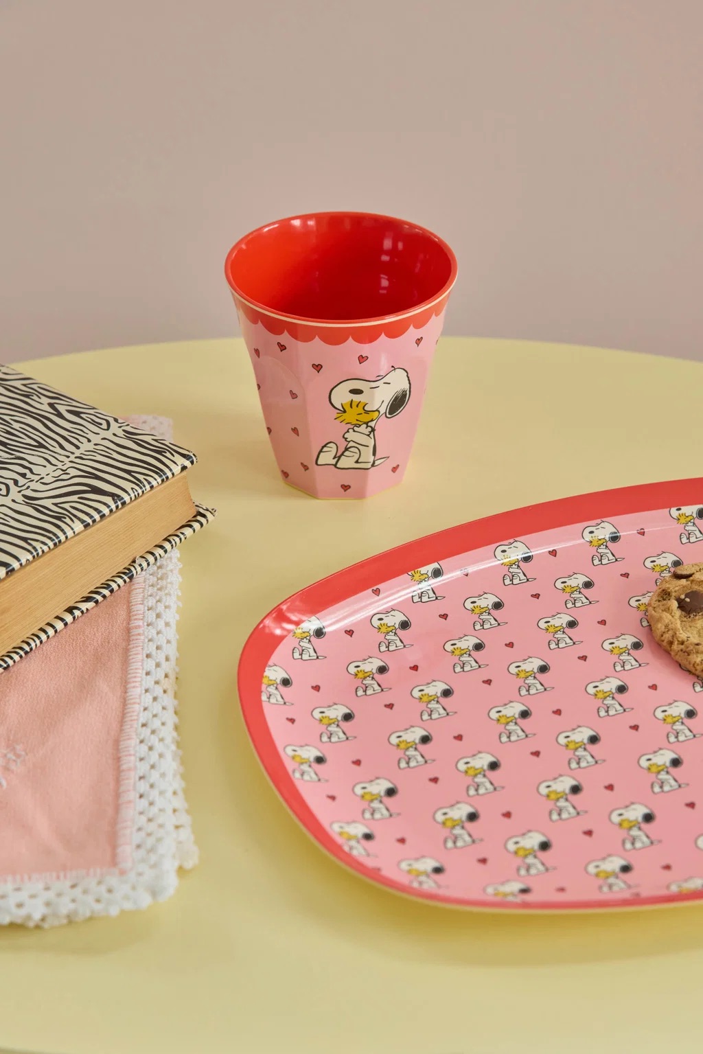 Plat Melamine Rectangulaire Snoopy Rose – Image 2